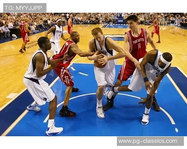 姚明与丹皮尔的篮球友谊与竞争历程探讨