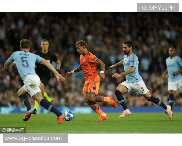 世界杯冷门：里昂与曼城战平补时进球引发全场狂欢